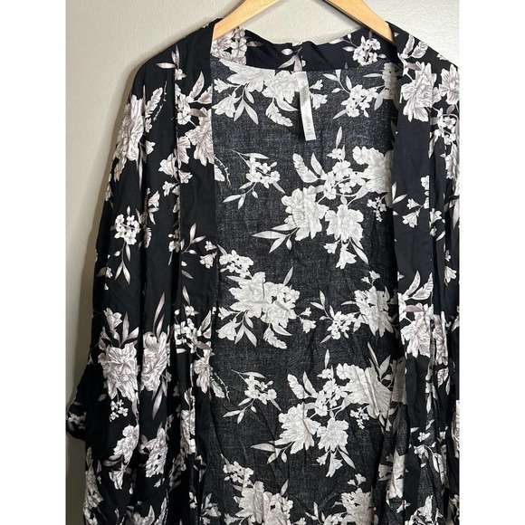 Spiritual Gangster Tie‎ Front Kimono Robe Top One Size Black Pink Floral - Picture 2 of 5